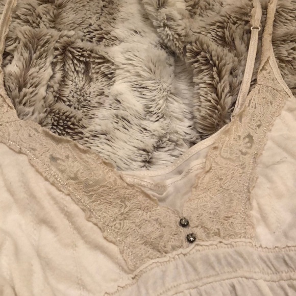 Ivory A&F Top - Picture 3 of 6